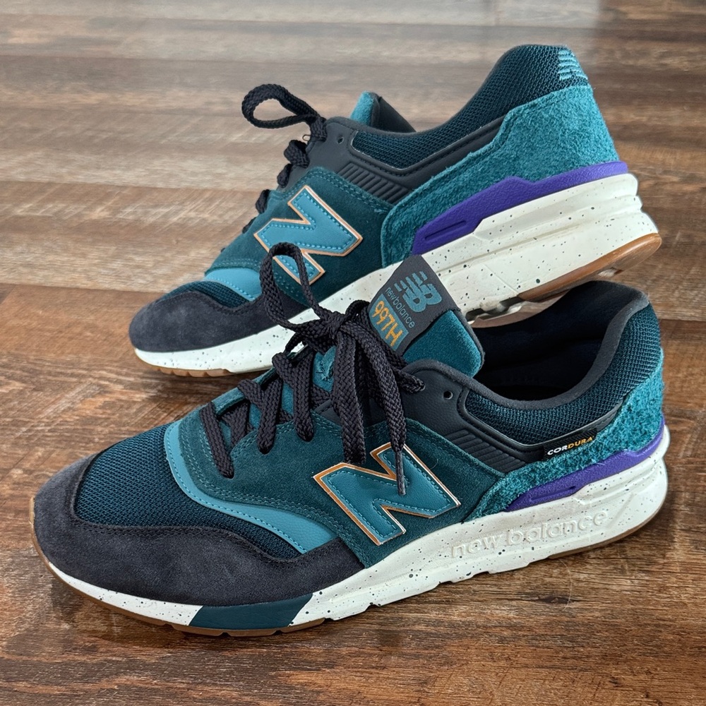 New Balance997H. J Crew teck Teal and Black Sneaker